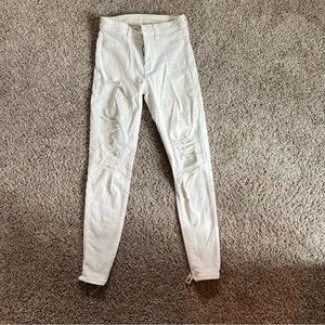 White ripped American eagle skinny jeans size 2